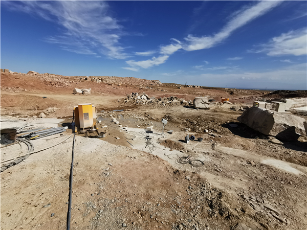 長沙凱發(fā)超硬材料科技有限公司,長沙礦山石材開采設(shè)備銷售,長沙金剛石繩鋸機銷售,金剛石串珠繩生產(chǎn)銷售，水平鉆機生產(chǎn)銷售