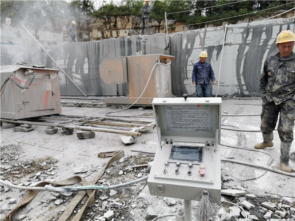 長沙凱發(fā)超硬材料科技有限公司,長沙礦山石材開采設(shè)備銷售,長沙金剛石繩鋸機銷售,金剛石串珠繩生產(chǎn)銷售，水平鉆機生產(chǎn)銷售