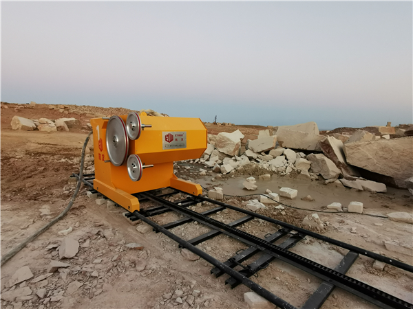 長沙凱發(fā)超硬材料科技有限公司,長沙礦山石材開采設(shè)備銷售,長沙金剛石繩鋸機銷售,金剛石串珠繩生產(chǎn)銷售，水平鉆機生產(chǎn)銷售